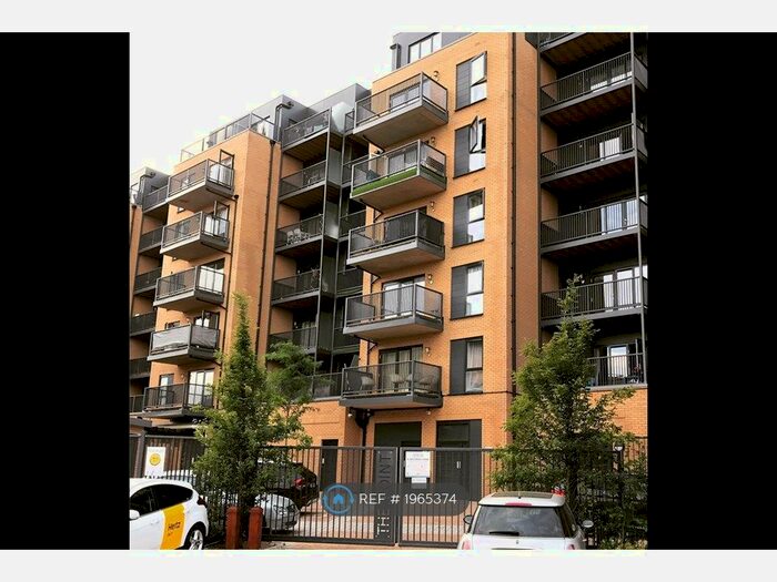 2 Bedroom Flat To Rent In The Point, Gants Hill, IG2