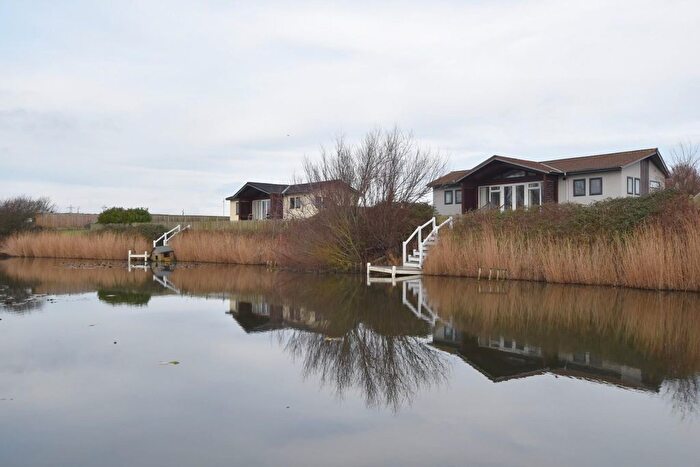 2 Bedroom Park Home For Sale In Dengemarsh Road, Lydd, Romney Marsh, TN29