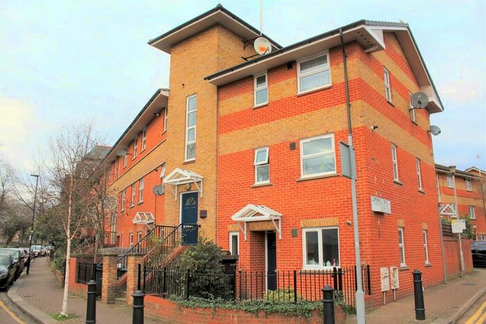 1 Bedroom Flat To Rent In Eliot Court, Seven Sisters, N15