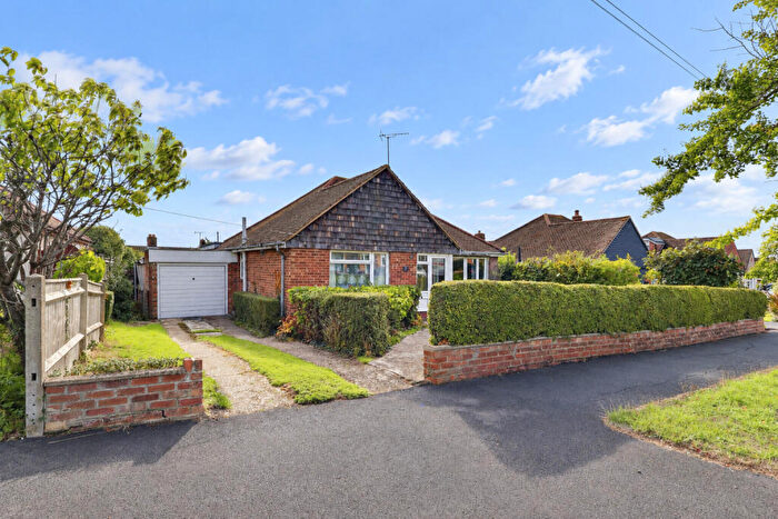 3 Bedroom Detached Bungalow For Sale In Littlepark Avenue, Bedhampton, Havant, PO9