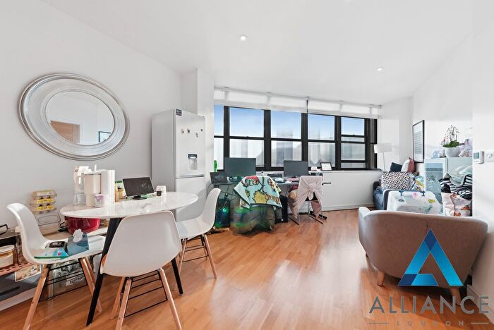 1 Bedroom Flat To Rent In Eastern Road, Romford, RM1