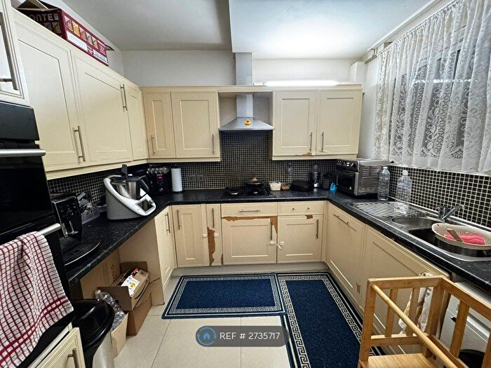 3 Bedroom Maisonette To Rent In Norwood House, London, E14