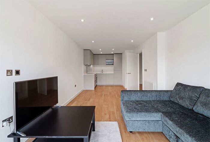 1 Bedroom Flat To Rent In Caversham Road, London, NW9