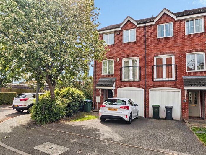 3 Bedroom End Of Terrace House To Rent In Wades Close, Tipton, DY4