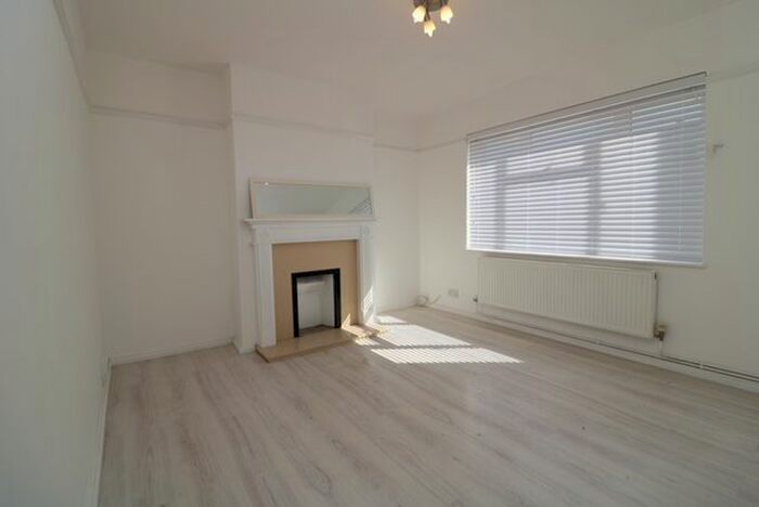 3 Bedroom Semi-Detached House To Rent In Wayden Lane, London, GU9