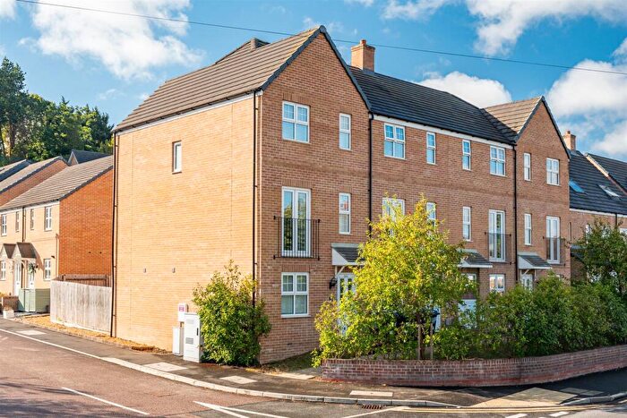 3 Bedroom End Of Terrace House For Sale In Ware Road, Hertford, SG13