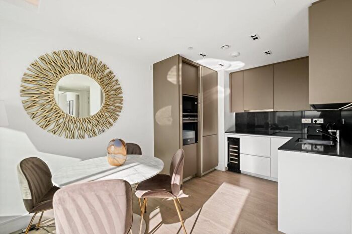 2 Bedroom Flat To Rent In Carrara Tower, Bollinder Place, EC1V