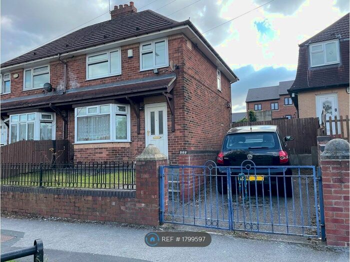 3 Bedroom Semi-Detached House To Rent In South Farm Road, Leeds, LS9