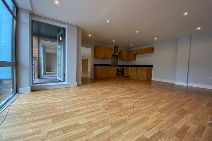 1 Bedroom Flat To Rent In Long Lane, London, SE1