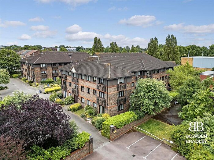 2 Bedroom Apartment To Rent In Vienna Close, Clayhall, IG5