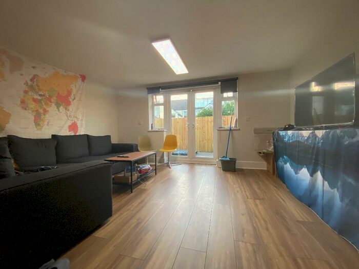 7 Bedroom Terraced House To Rent In Cranbrook Street, Cardiff(City), CF24