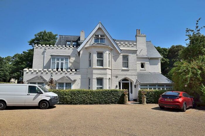 1 Bedroom Flat To Rent In Dean Park Road, Bournemouth, Dorset., BH1