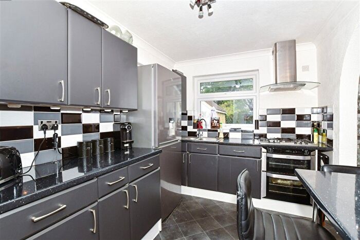 4 Bedroom Semi-Detached House For Sale In Sutton Road, Maidstone, Kent, ME15