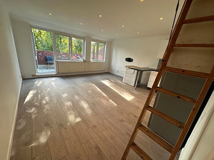 1 Bedroom Flat To Rent In St. Laurence Close, London, NW6