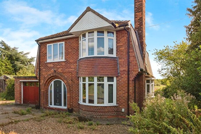 3 Bedroom Detached House For Sale In Plaxton Bridge Road, Woodmansey, Beverley, HU17