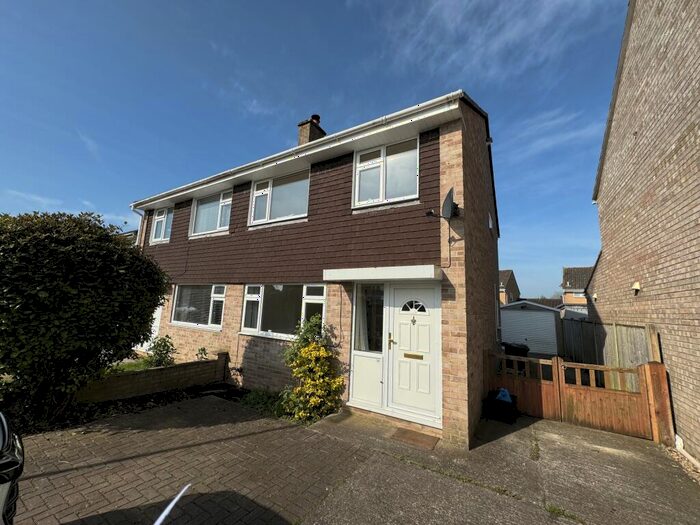 3 Bedroom Semi-Detached House To Rent In Willow Road, Street, Somerset, BA16