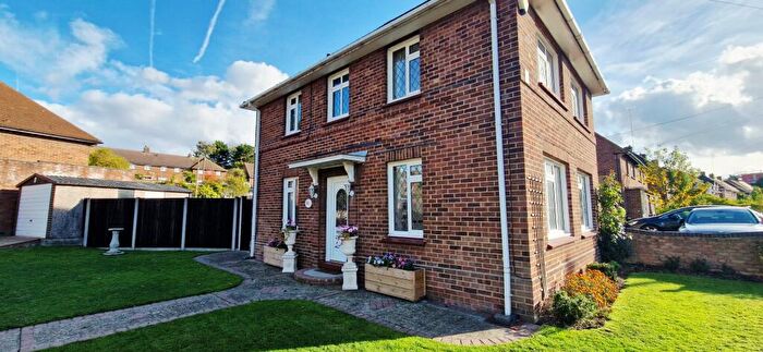 3 Bedroom Semi Detached House For Sale In St. Aidans Way, Gravesend, Kent, DA12