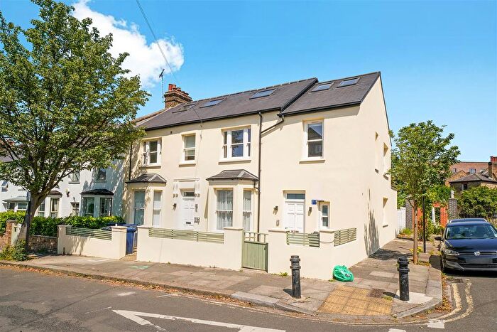 1 Bedroom Flat For Sale In Brougham Road, Acton, W3