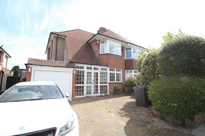 3 Bedroom Property To Rent In Heathway, Croydon, CR0