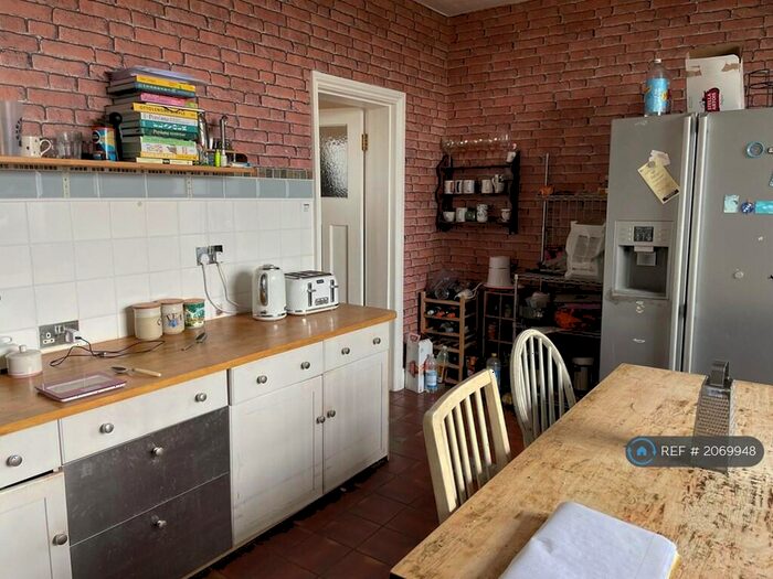 5 Bedroom Flat To Rent In Clarendon Court, London, NW2
