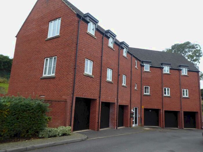 2 Bedroom Flat To Rent In Phelps Mill Close, Dursley GL11