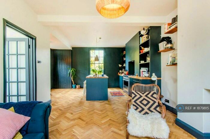 3 Bedroom Semi-Detached House To Rent In Buckingham Road, London, N1