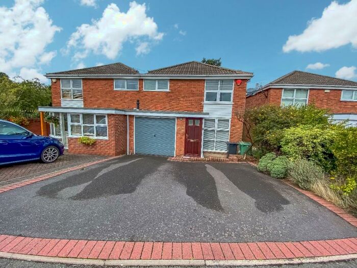 3 Bedroom Semi-Detached House To Rent In Thicknall Drive, Stourbridge, DY9