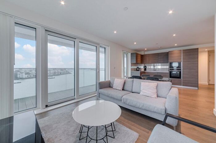 2 Bedroom Flat To Rent In Deveraux House, Duke Of Wellington Avenue, SE18