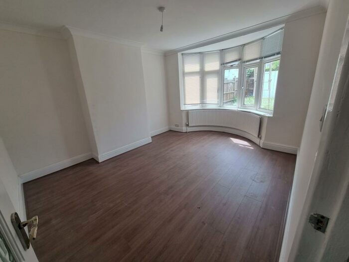 3 Bedroom House To Rent In Windmill Avenue, Kettering, NN16