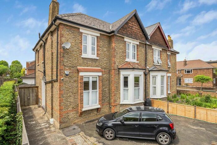 2 Bedroom Flat To Rent In Stanley Road, London, SW19