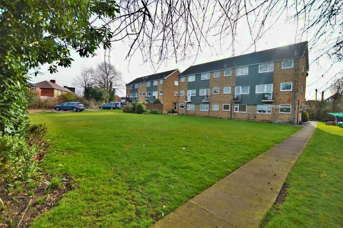 2 Bedroom Maisonette To Rent In Crofthill Road, Slough, SL2