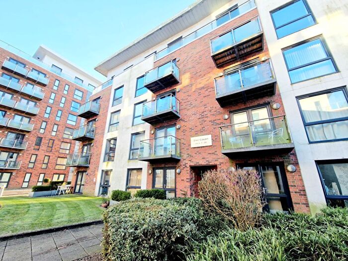 2 Bedroom Flat To Rent In Longfield Centre, Prestwich, M25
