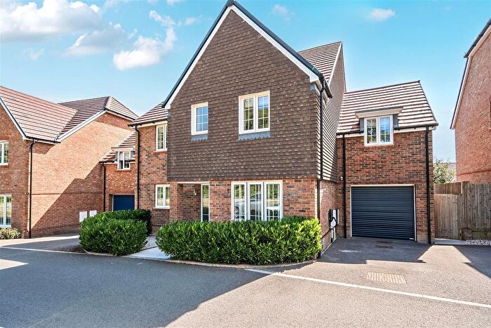 5 Bedroom Property For Sale In Saunders Way, Basingstoke, RG23