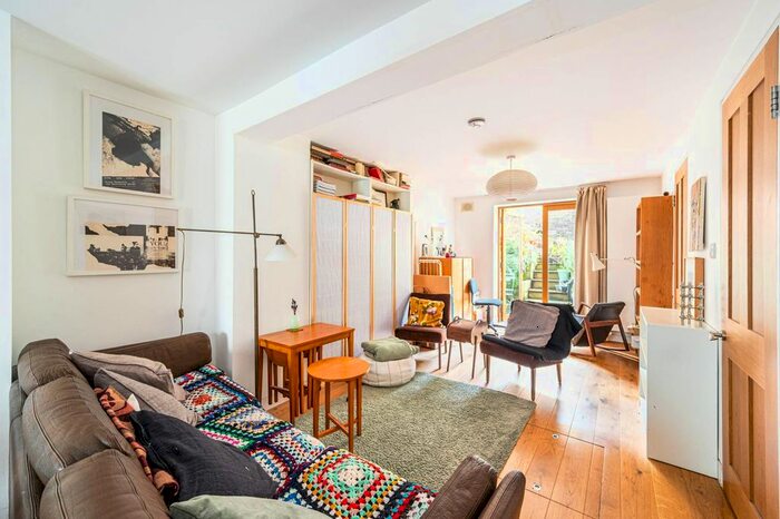 1 Bedroom Flat To Rent In Furlong Road, Highbury And Islington, London, N7