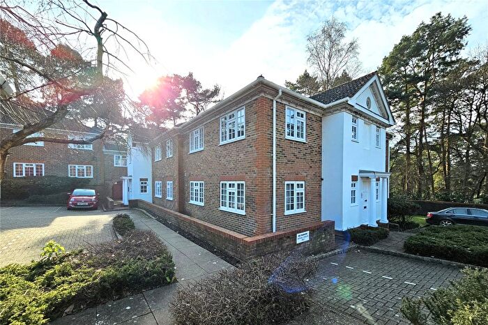 1 Bedroom Flat For Sale In Fairway Heights, Camberley, Surrey, GU15