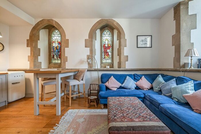 2 Bedroom Flat To Rent In Kew Road, Kew, Richmond, TW9