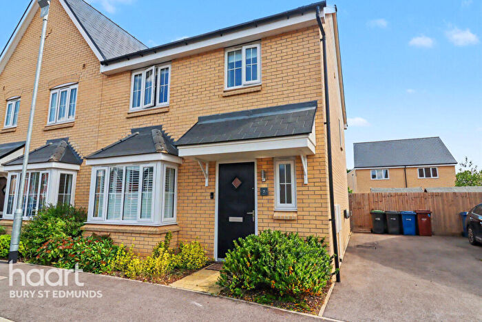 3 Bedroom Semi-Detached House For Sale In Pretty Close, Bury St Edmunds, IP32