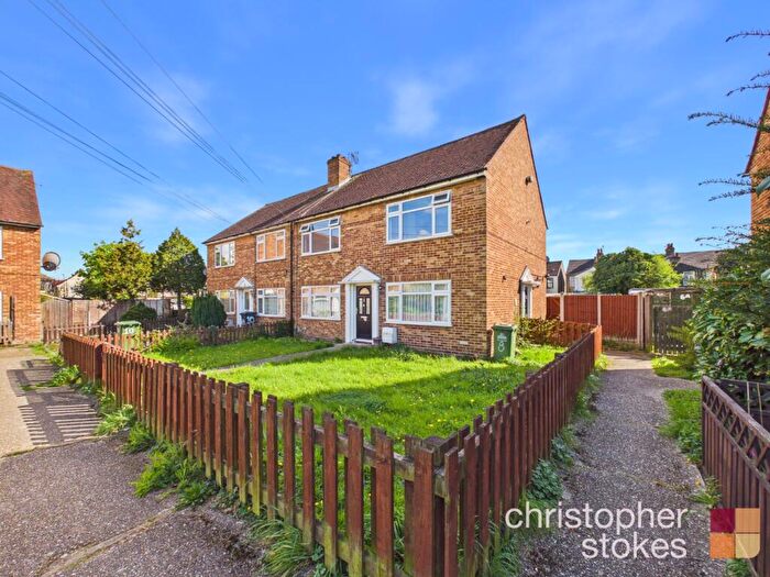 2 Bedroom Maisonette To Rent In Royal Avenue, Waltham Cross, Hertfordshire, EN8