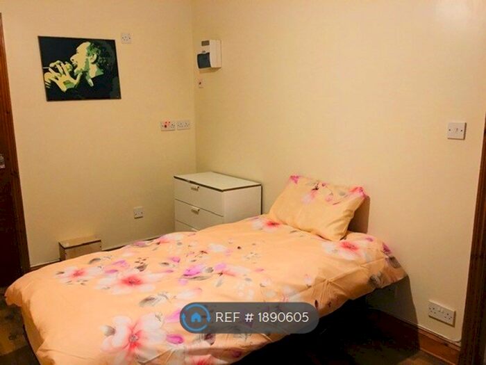 3 Bedroom Flat To Rent In Thorpedale Road, London, N4