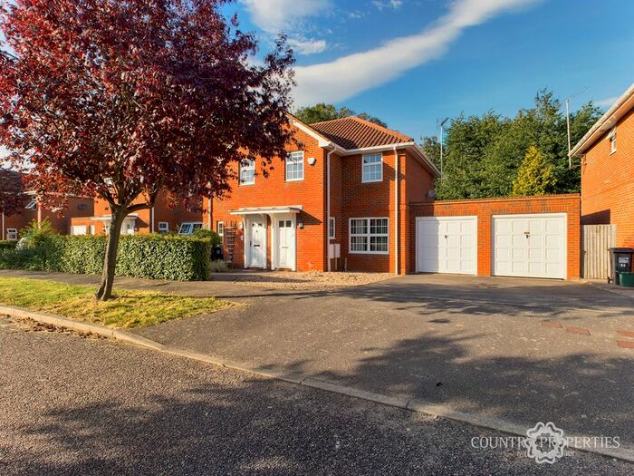 3 Bedroom End Of Terrace House To Rent In Longcroft Gardens, Welwyn Garden City, AL8