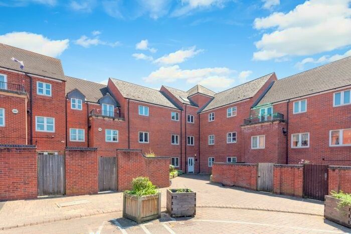2 Bedroom Flat To Rent In Clarkes Court, Banbury, OX16