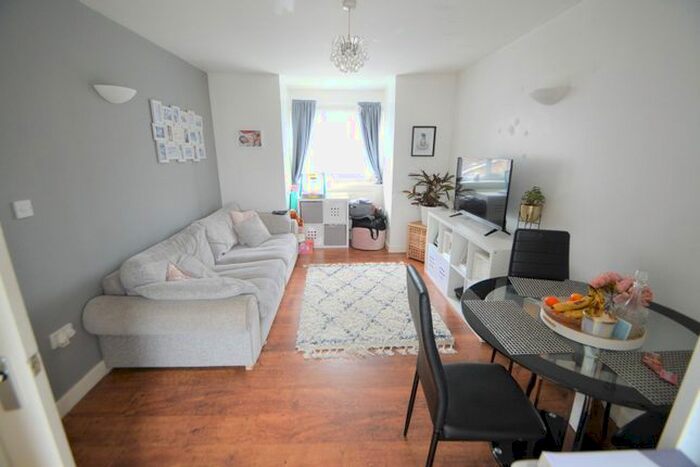 1 Bedroom Flat To Rent In Blunt Road, South Croydon CR2