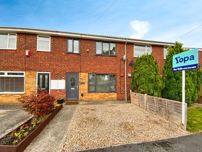 3 Bedroom Terraced House For Sale In Grove Park, Beverley, HU17