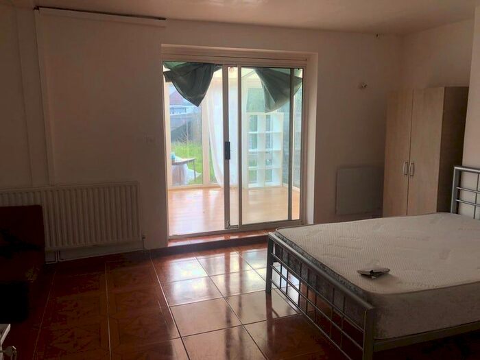 5 Bedroom Detached House To Rent In Fullers Avenue, Surbiton, KT6