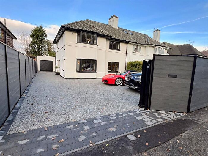 4 Bedroom Semi Detached House For Sale In Wollaton Road, Nottingham, NG8