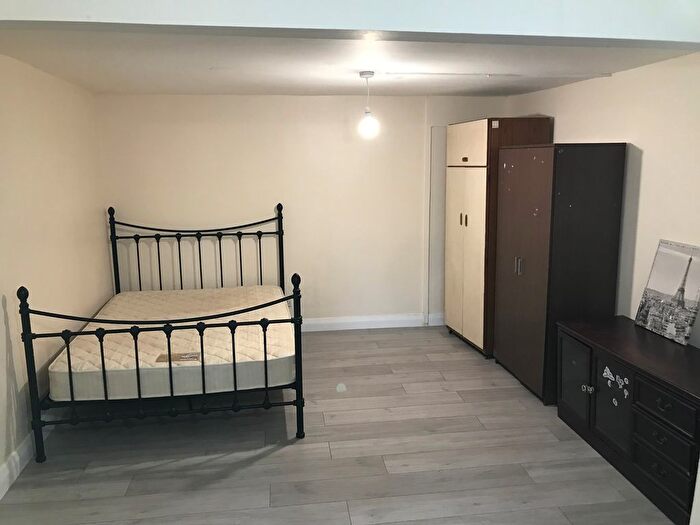 Studio To Rent In Whitton Road, Hounslow, TW3