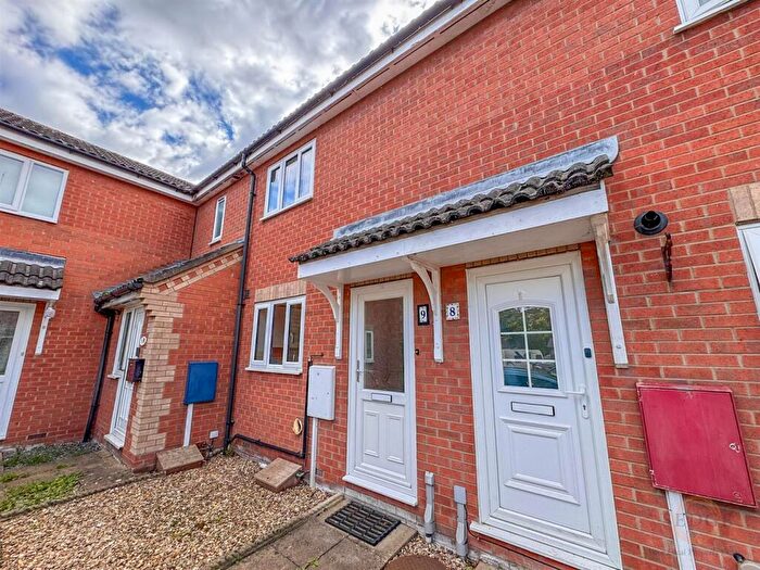 2 Bedroom Terraced House For Sale In Hutton Close, Spalding, PE12