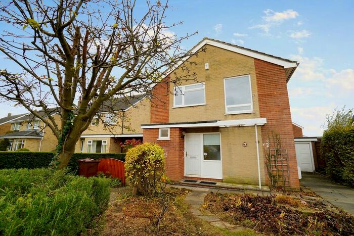 3 Bedroom Detached House To Rent In Morwick Grove, Scholes, LS15