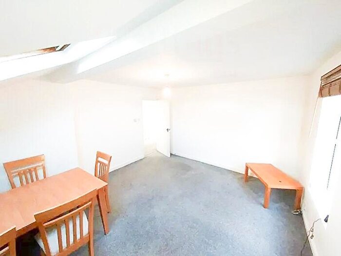 2 Bedroom Flat For Sale In Finchley Lane, Hendon, London, NW4