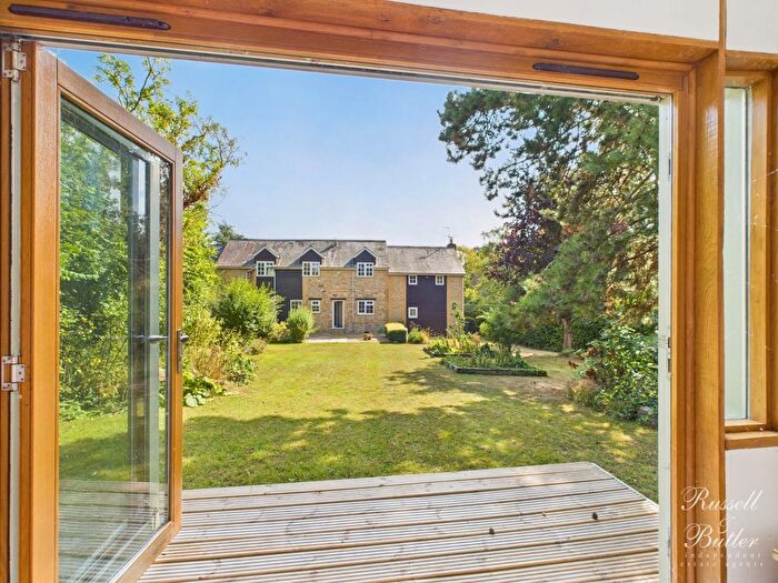 4 Bedroom Barn Conversion For Sale In Church End, Leckhampstead, MK18